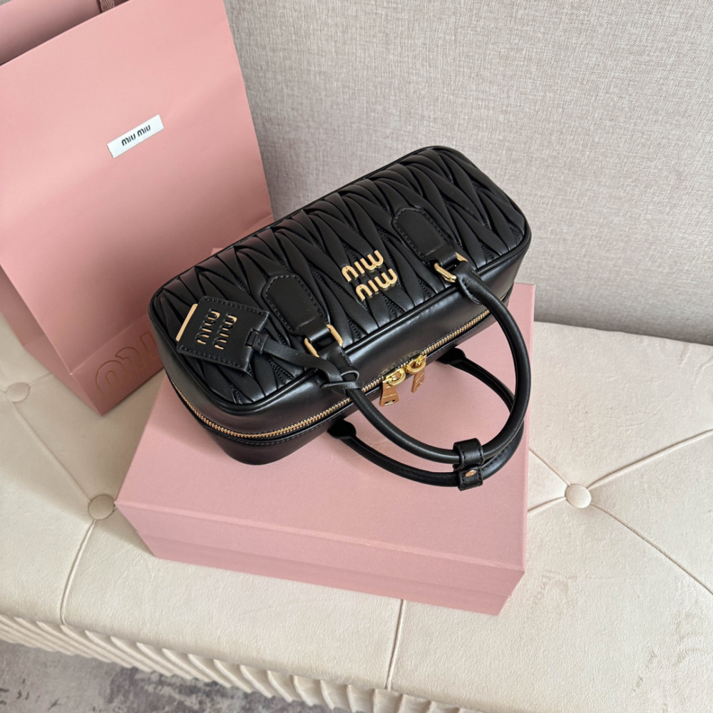 高仿miumiu繆繆*5BB148保齡球包袋黑色免檢版