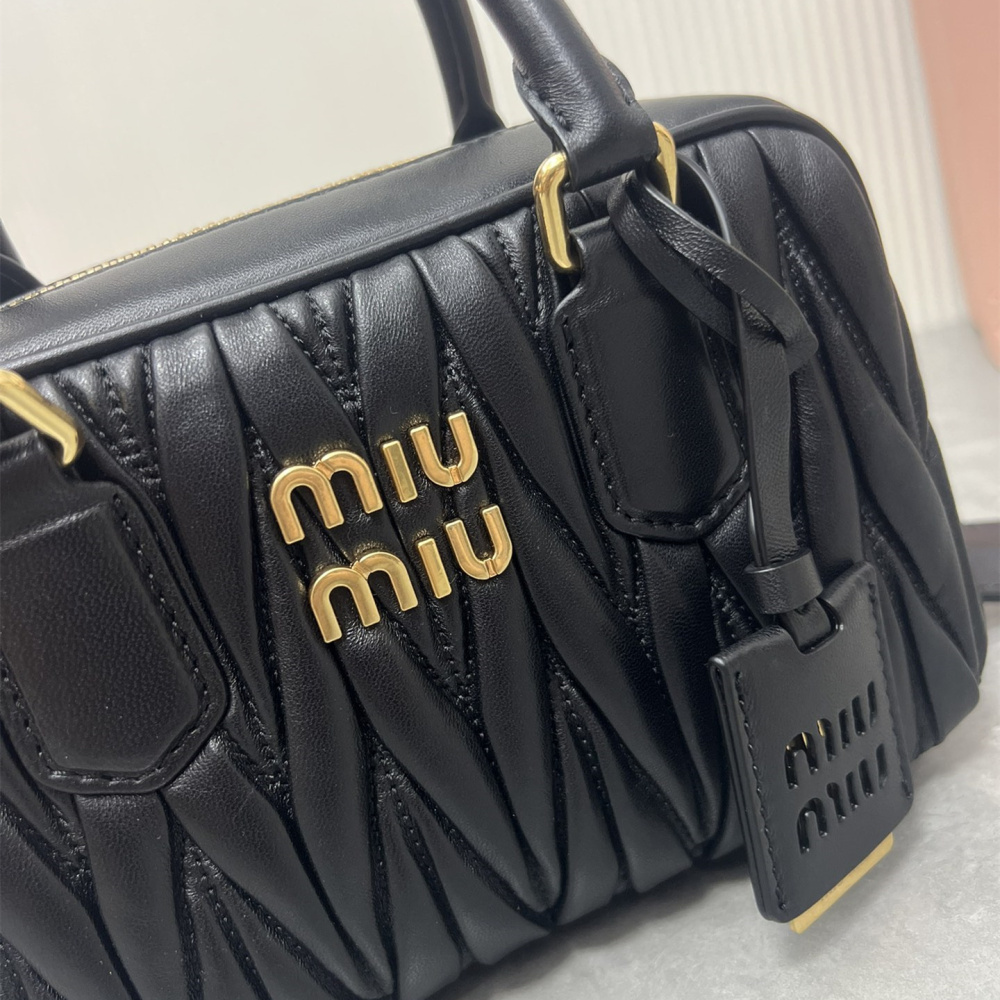 高仿miumiu繆繆TooPretty系列5BB123保齡球手袋黑色