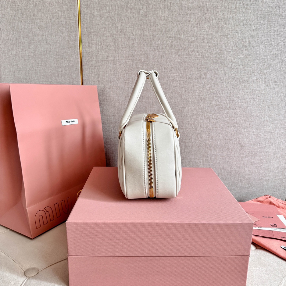 高仿miumiu繆繆*5BB148保齡球包袋白色免檢版