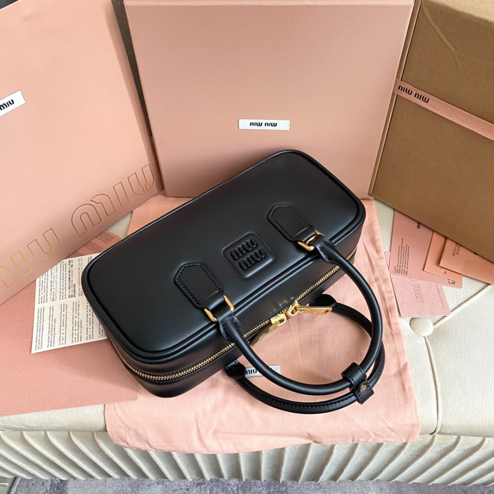 高仿miumiu繆繆*5BB148保齡球包袋黑色免檢版