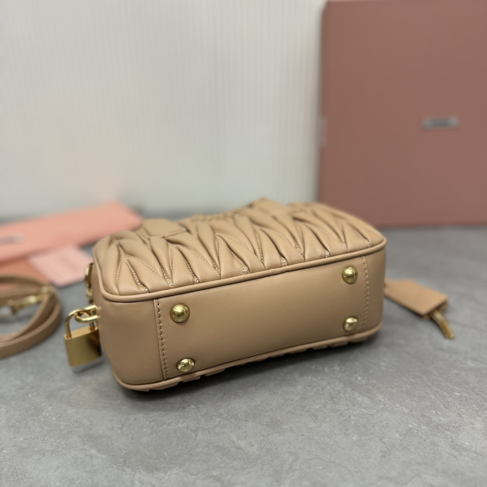 高仿miumiu繆繆TooPretty系列5BB123保齡球手袋棕色