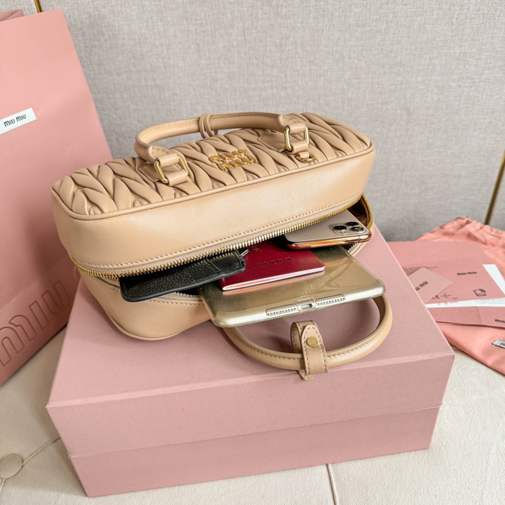 高仿miumiu繆繆*5BB148保齡球包袋沙黃色免檢版