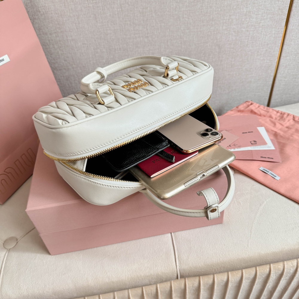 高仿miumiu繆繆*5BB148保齡球包袋白色免檢版