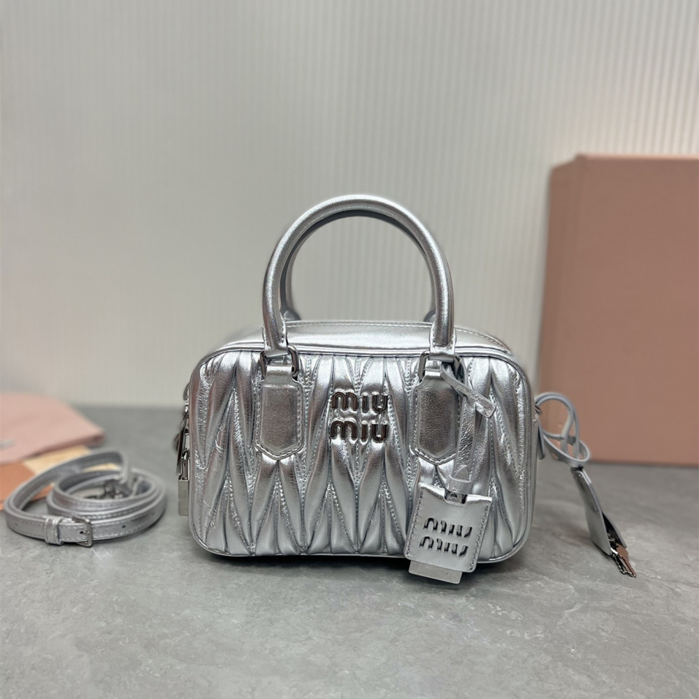 高仿miumiu繆繆TooPretty系列5BB123保齡球手袋銀色