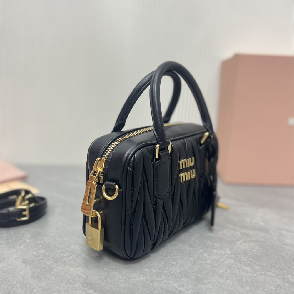 高仿miumiu繆繆TooPretty系列5BB123保齡球手袋黑色