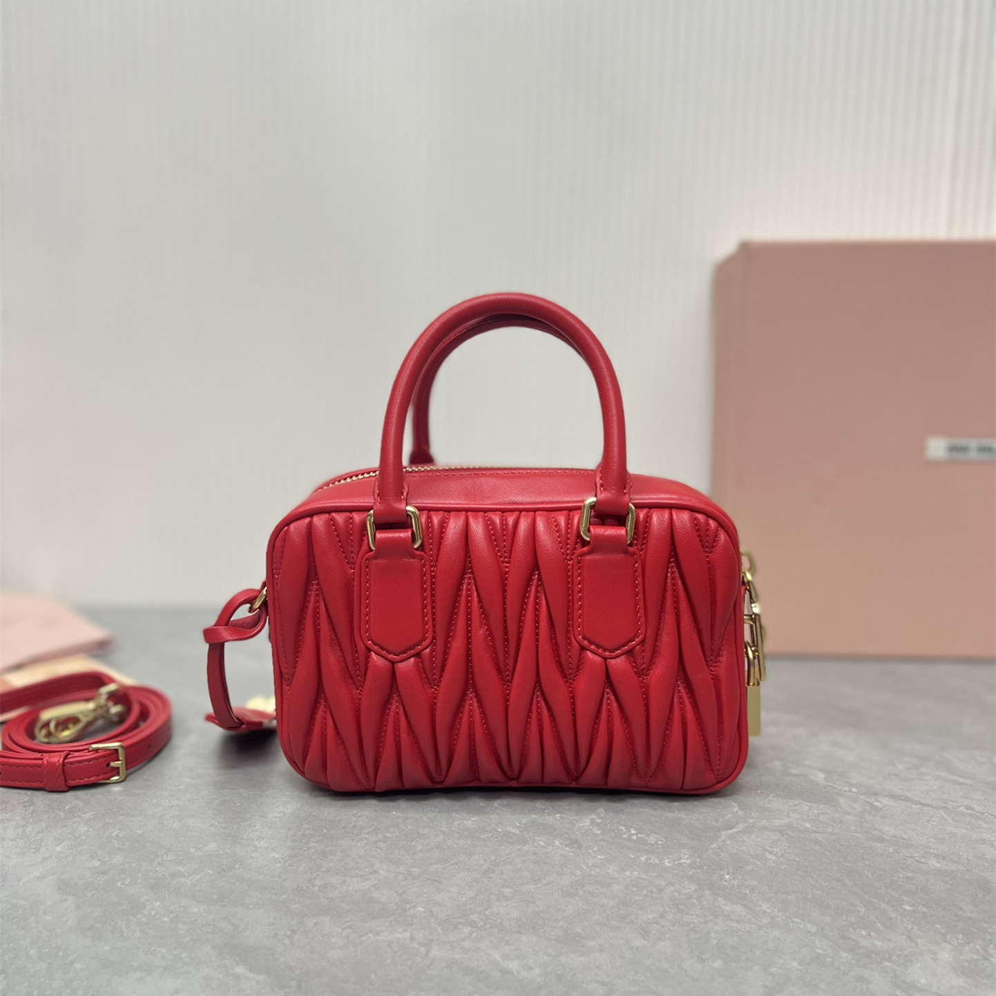 高仿miumiu繆繆TooPretty系列5BB123保齡球手袋紅色
