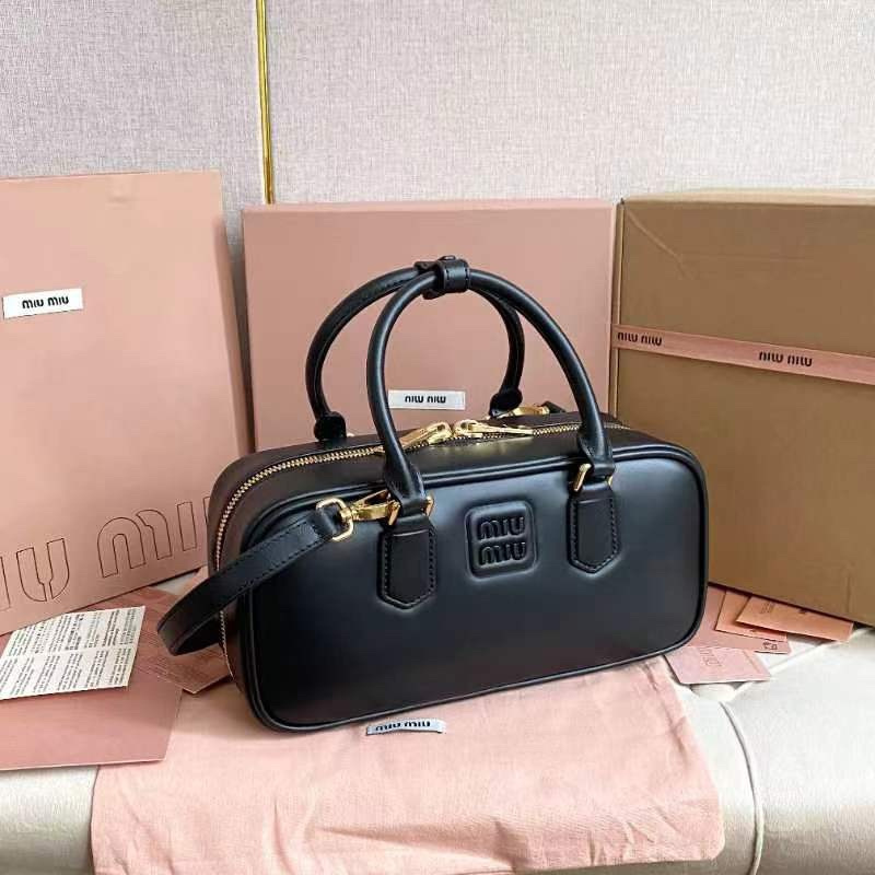 高仿miumiu繆繆*5BB148保齡球包袋黑色免檢版