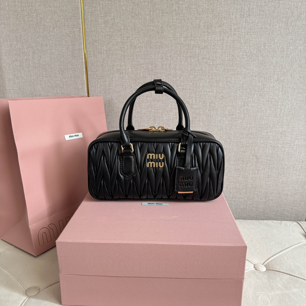 高仿miumiu繆繆*5BB148保齡球包袋黑色免檢版