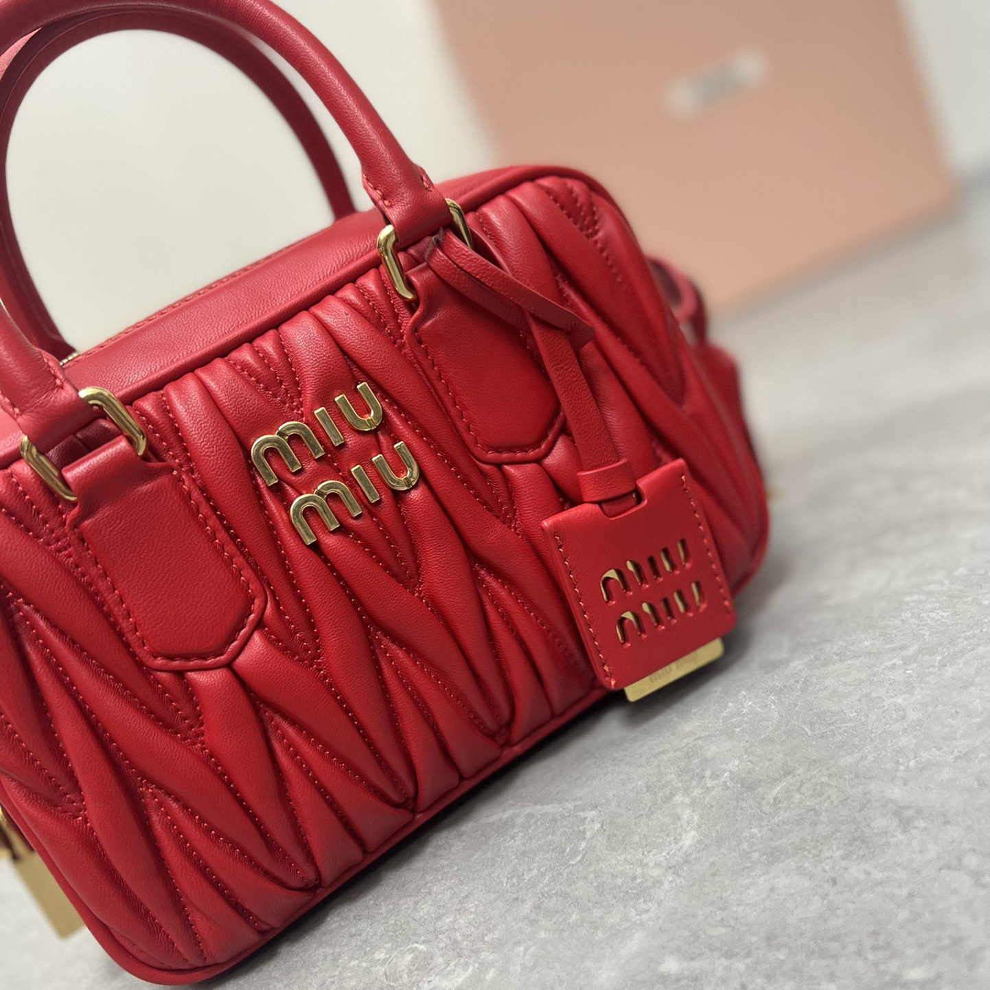 高仿miumiu繆繆TooPretty系列5BB123保齡球手袋紅色