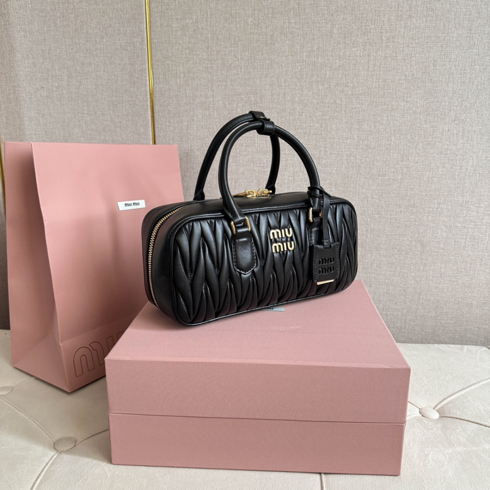 高仿miumiu繆繆*5BB148保齡球包袋黑色免檢版