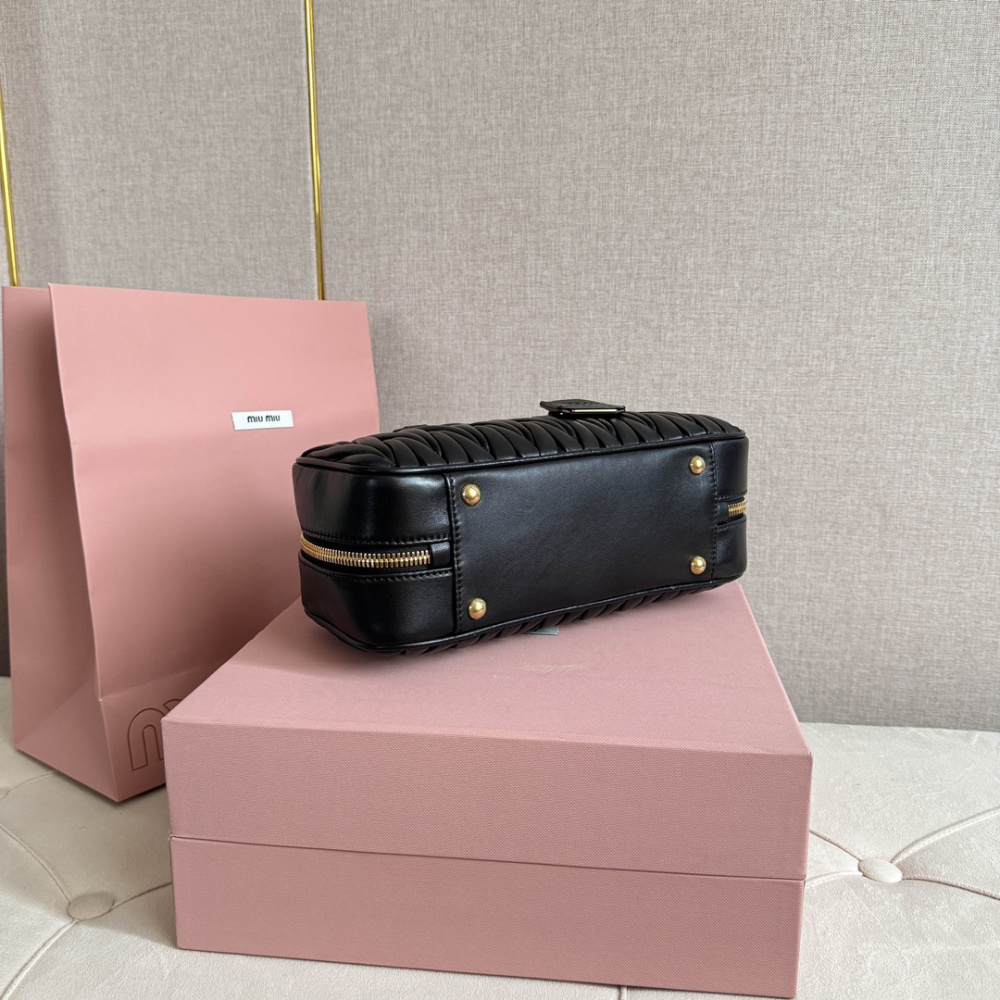 高仿miumiu繆繆*5BB148保齡球包袋黑色免檢版