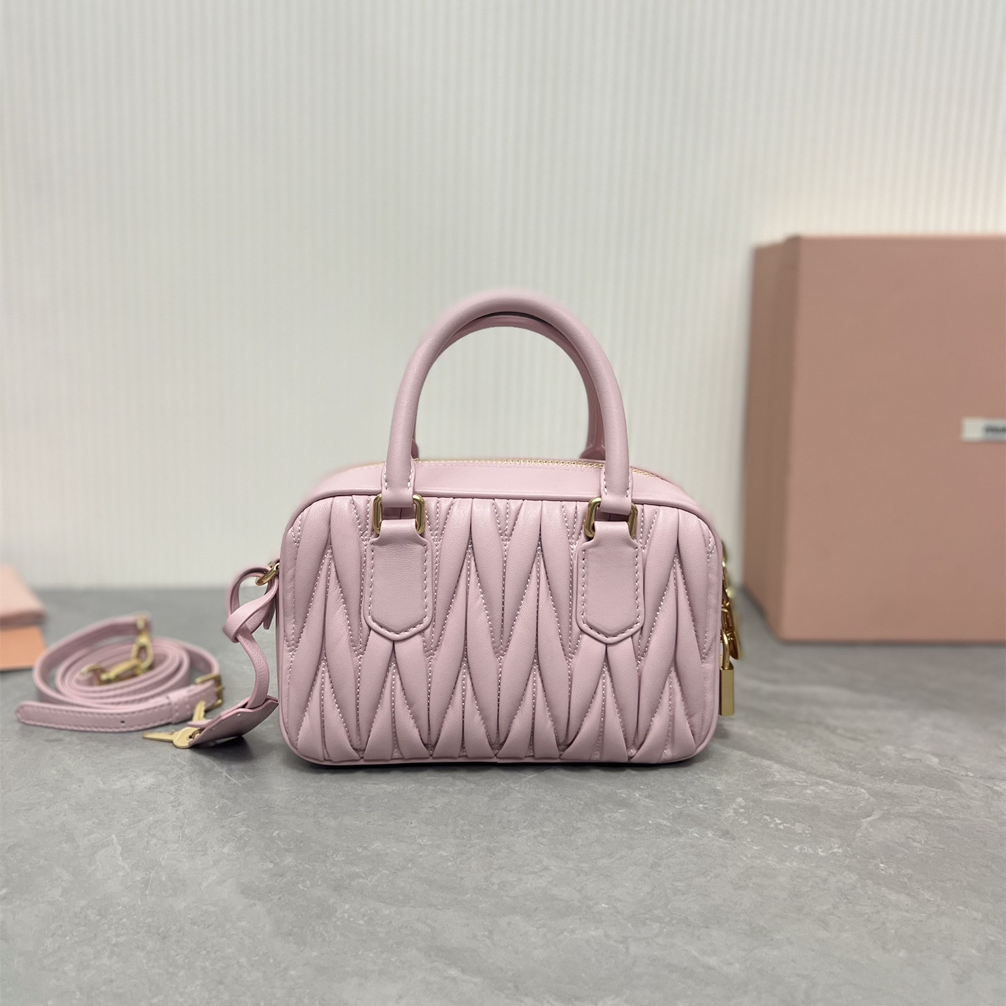 高仿miumiu繆繆TooPretty系列5BB123保齡球手袋粉色