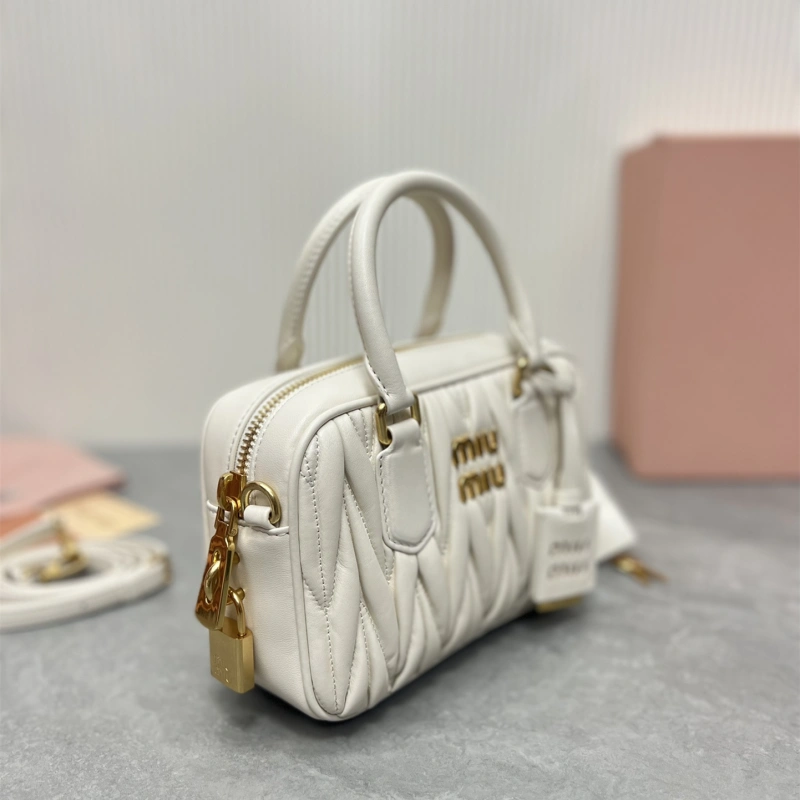 高仿miumiu繆繆TooPretty系列5BB123保齡球手袋白色
