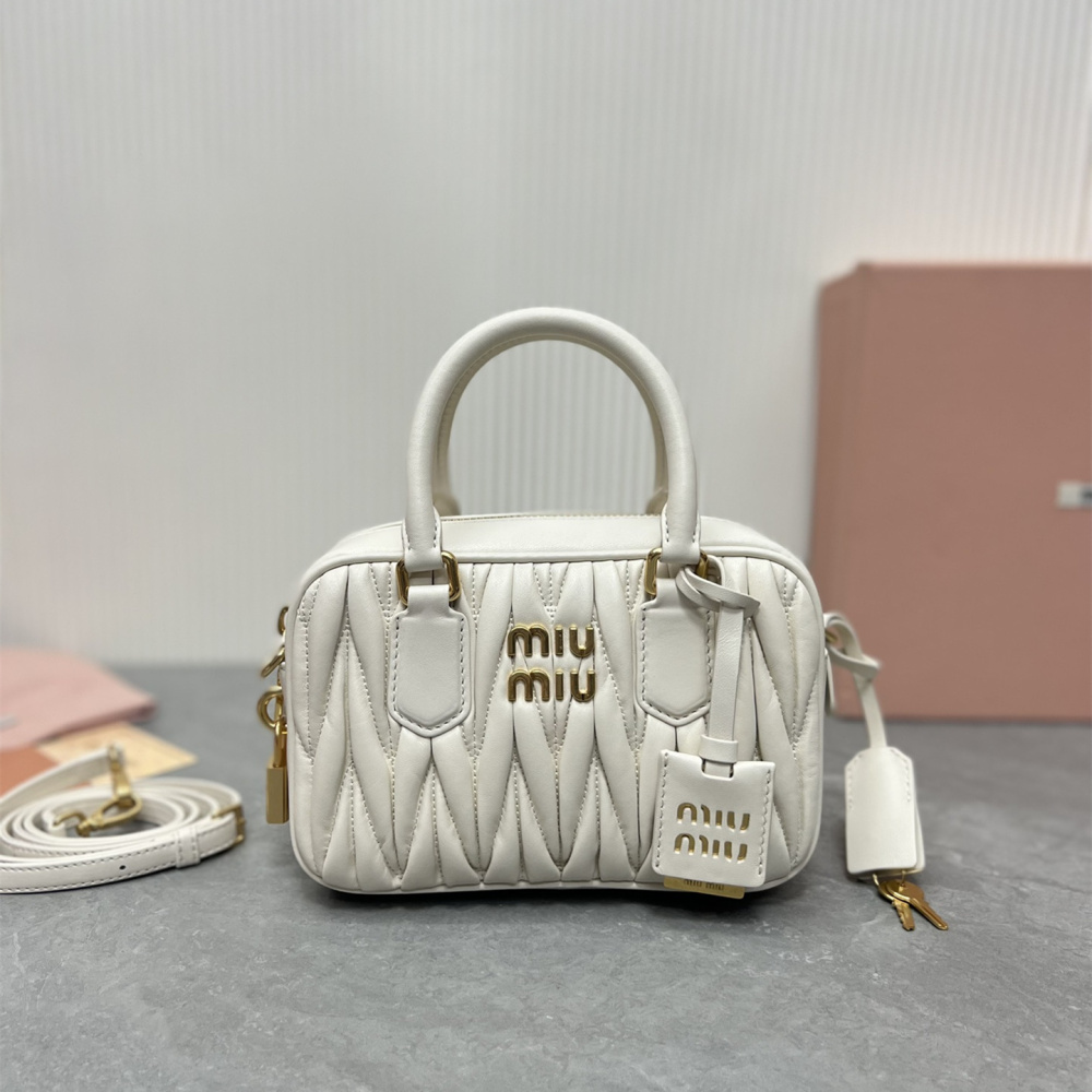 高仿miumiu繆繆TooPretty系列5BB123保齡球手袋白色