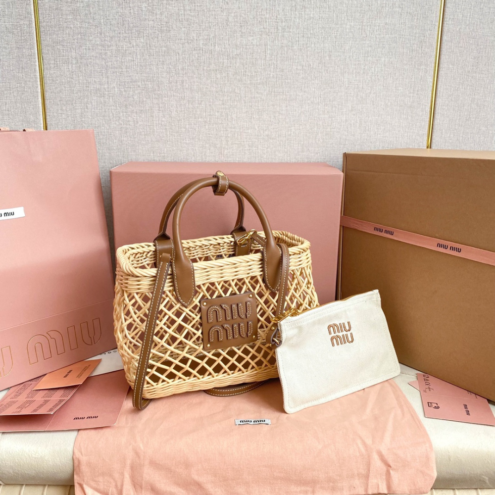 高仿miumiu夏日田園風5BA286鏤空竹籃袋免檢版