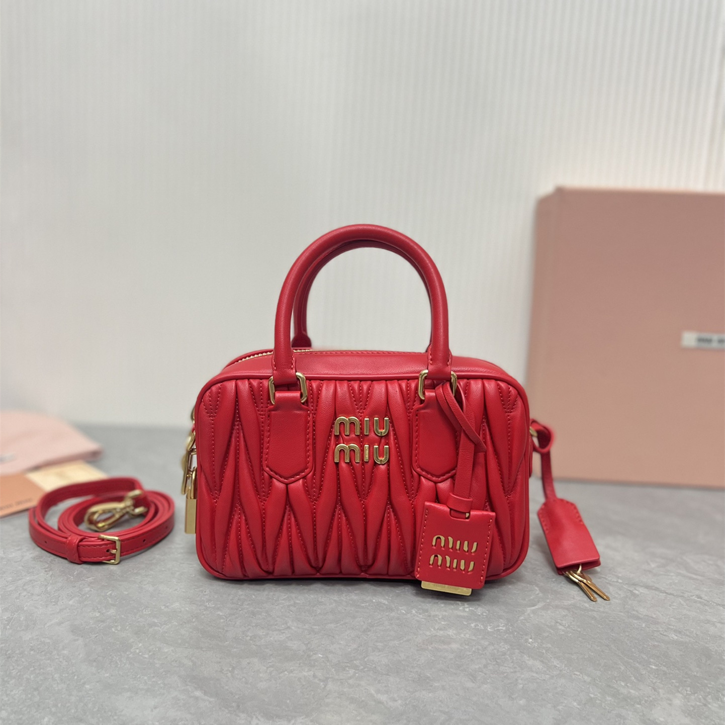 高仿miumiu繆繆TooPretty系列5BB123保齡球手袋紅色