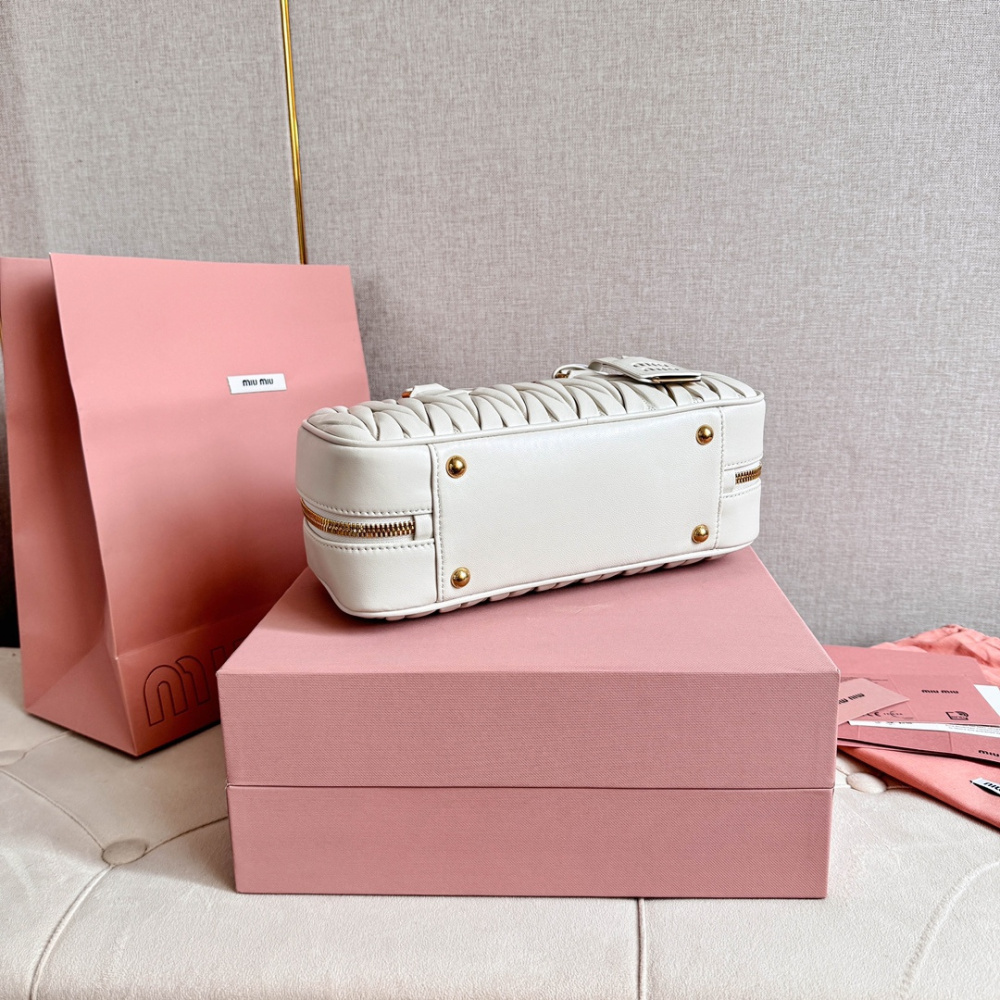 高仿miumiu繆繆*5BB148保齡球包袋白色免檢版