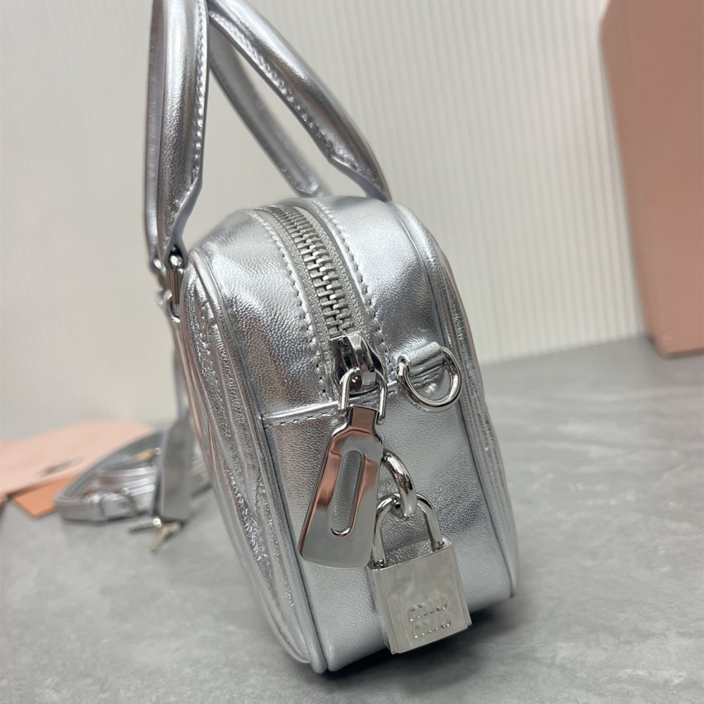 高仿miumiu繆繆TooPretty系列5BB123保齡球手袋銀色