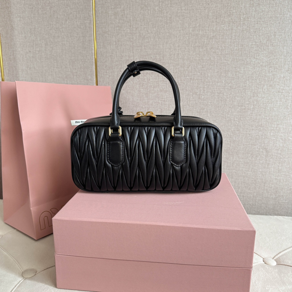 高仿miumiu繆繆*5BB148保齡球包袋黑色免檢版