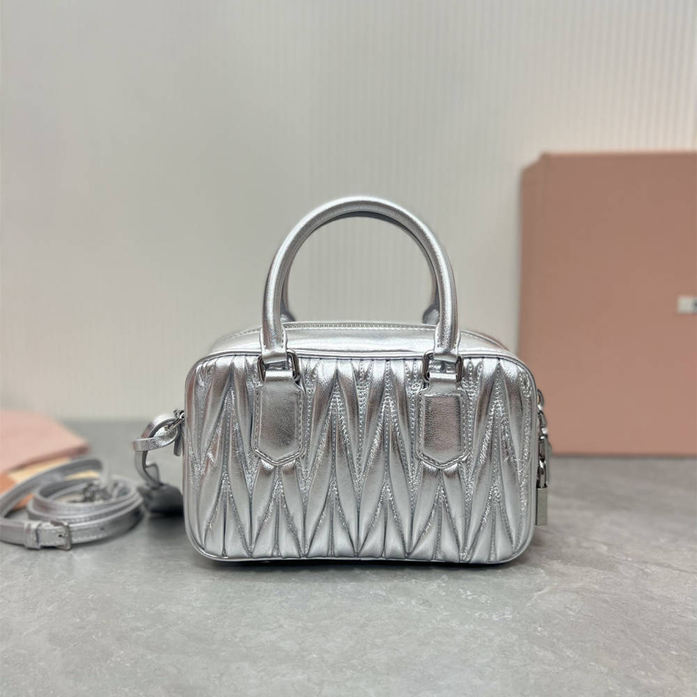 高仿miumiu繆繆TooPretty系列5BB123保齡球手袋銀色