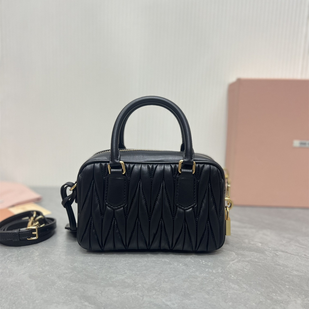 高仿miumiu繆繆TooPretty系列5BB123保齡球手袋黑色