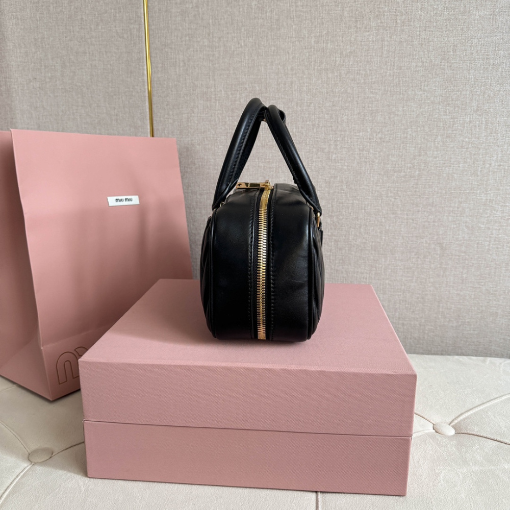 高仿miumiu繆繆*5BB148保齡球包袋黑色免檢版