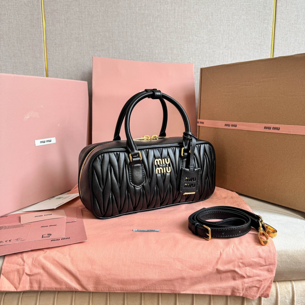 高仿miumiu繆繆*5BB148保齡球包袋黑色免檢版