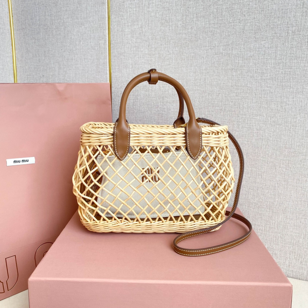 高仿miumiu夏日田園風5BA286鏤空竹籃袋免檢版