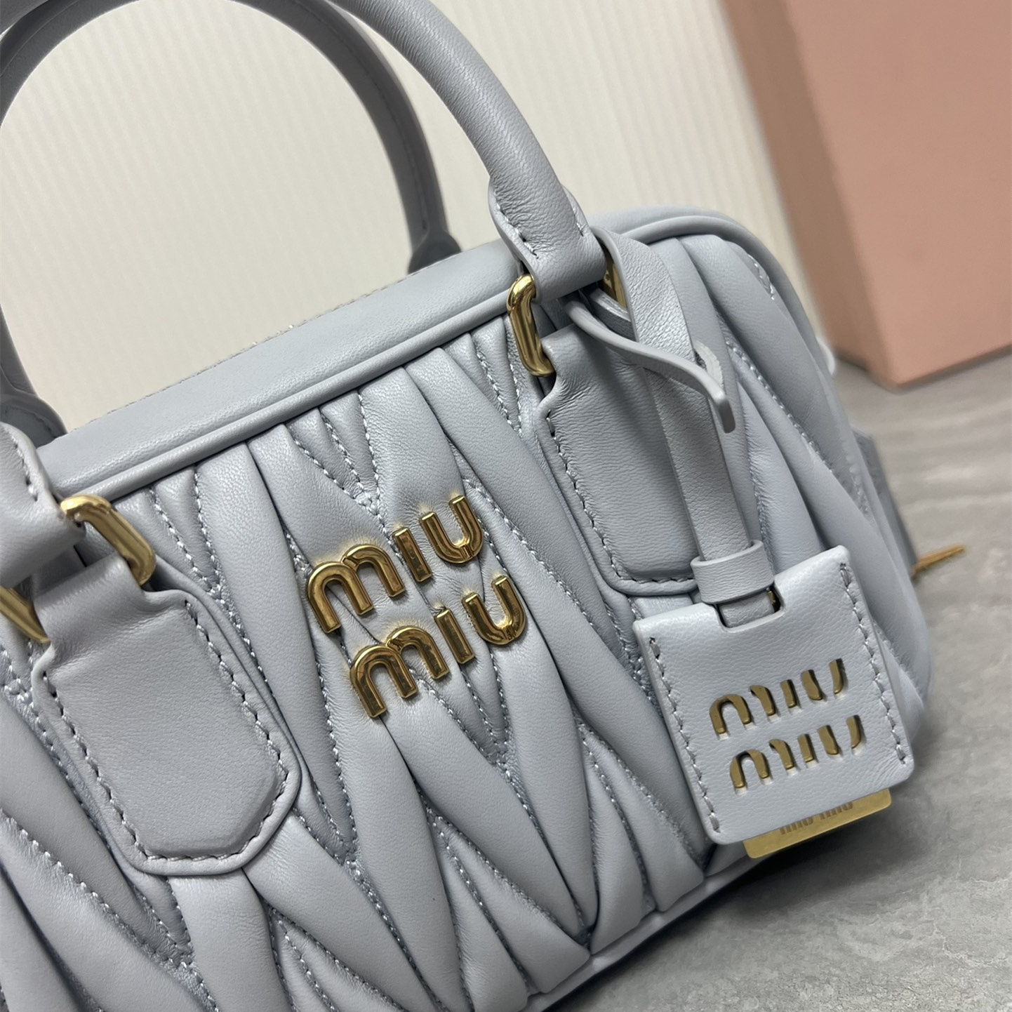高仿miumiu繆繆TooPretty系列5BB123保齡球手袋車菊藍