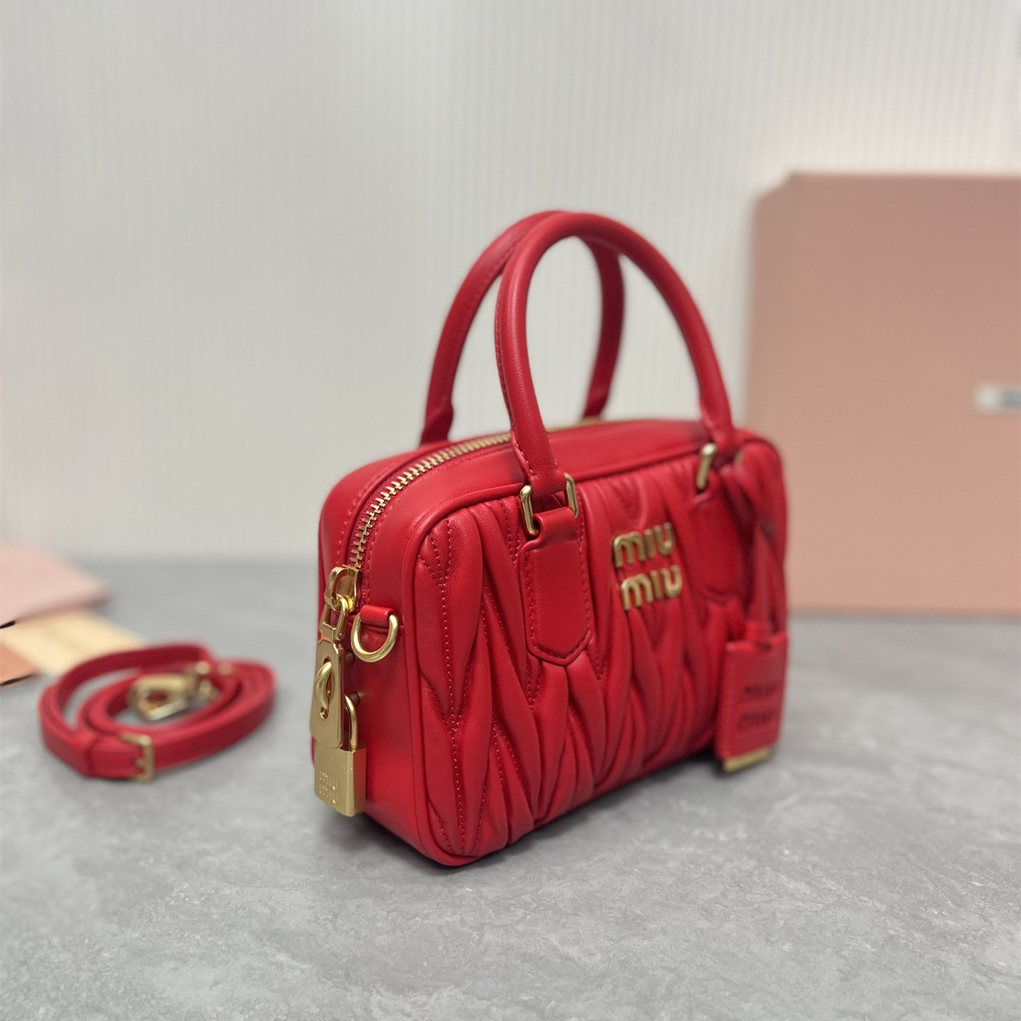 高仿miumiu繆繆TooPretty系列5BB123保齡球手袋紅色