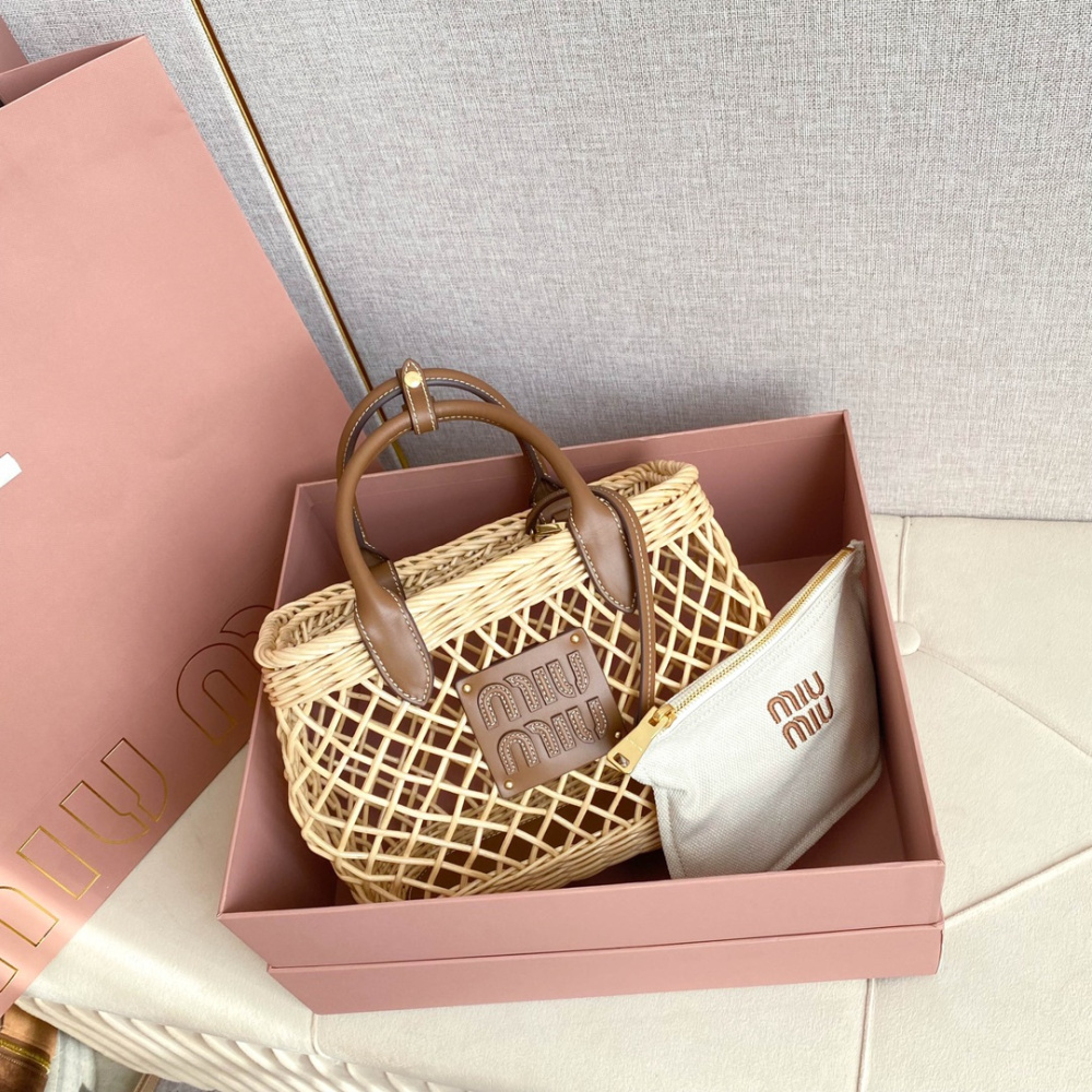 高仿miumiu夏日田園風5BA286鏤空竹籃袋免檢版