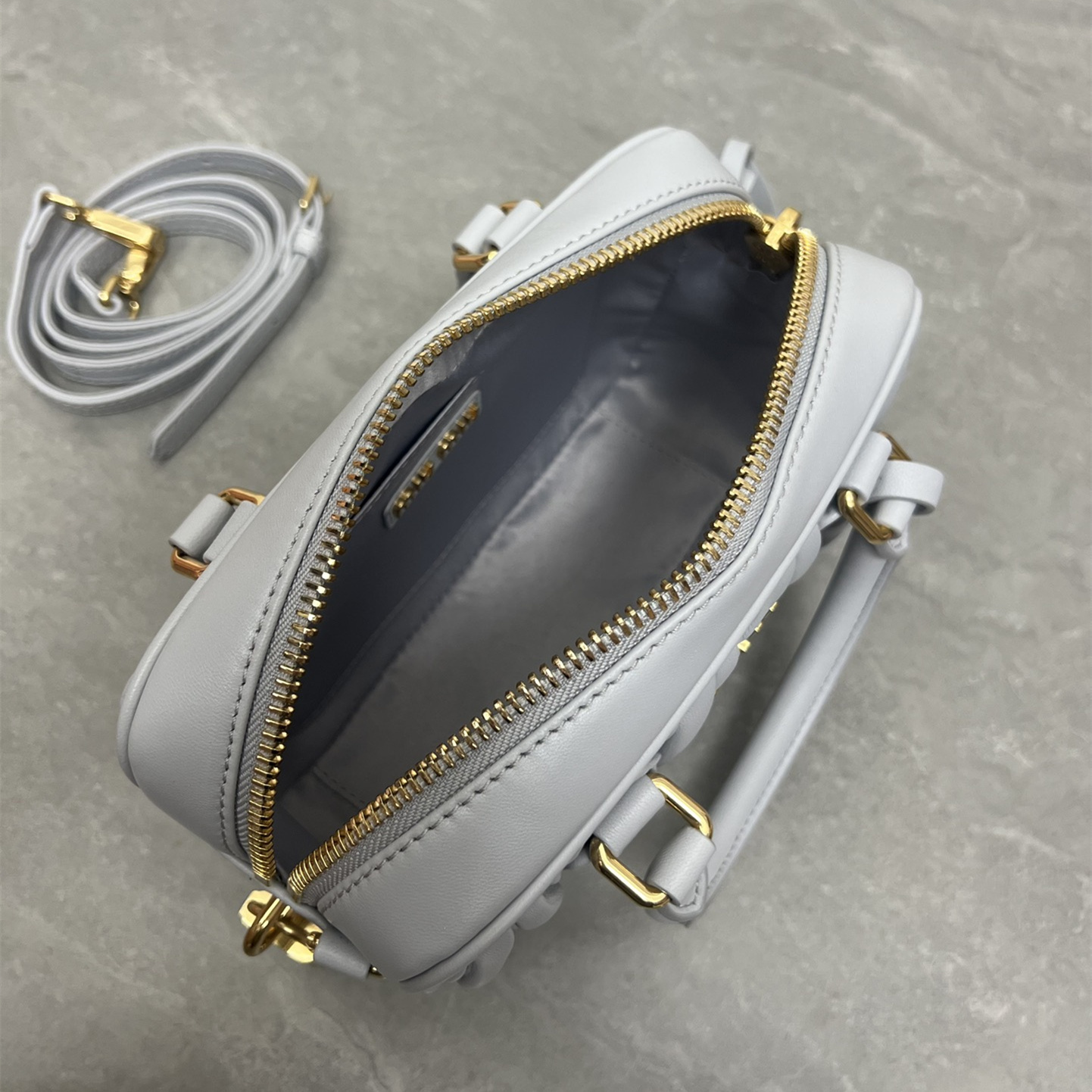 高仿miumiu繆繆TooPretty系列5BB123保齡球手袋車菊藍