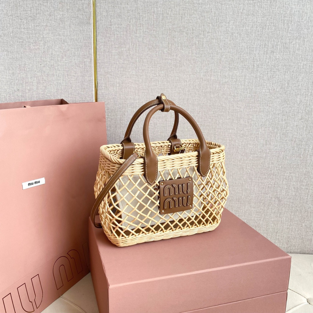 高仿miumiu夏日田園風5BA286鏤空竹籃袋免檢版