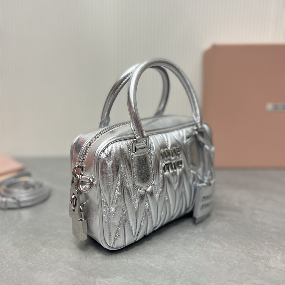 高仿miumiu繆繆TooPretty系列5BB123保齡球手袋銀色