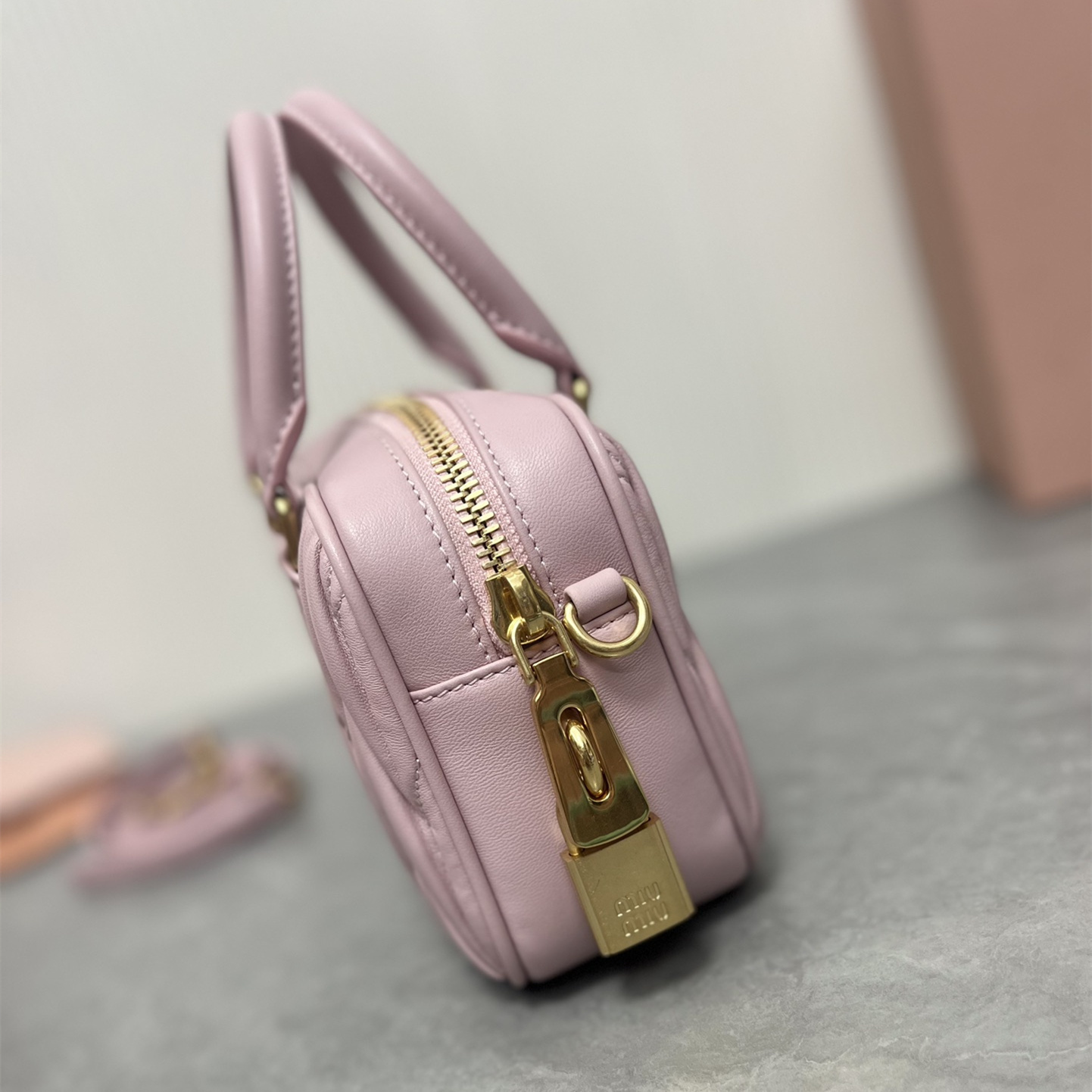 高仿miumiu繆繆TooPretty系列5BB123保齡球手袋粉色