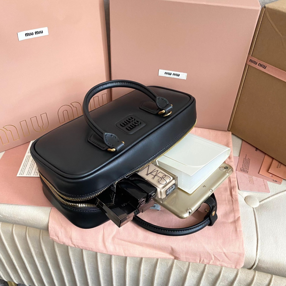 高仿miumiu繆繆*5BB148保齡球包袋黑色免檢版
