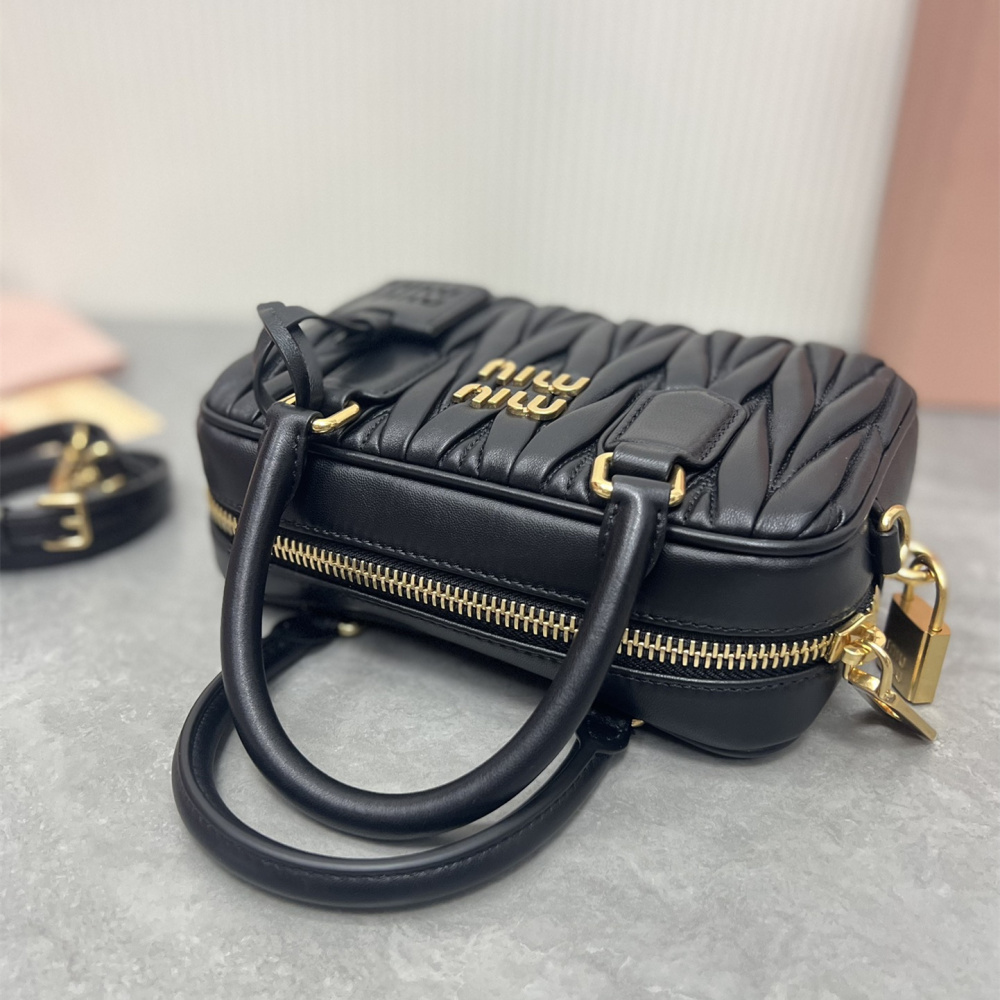 高仿miumiu繆繆TooPretty系列5BB123保齡球手袋黑色