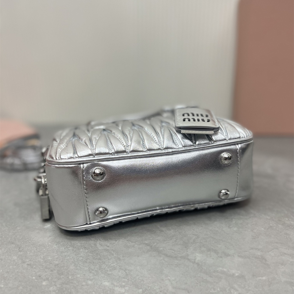 高仿miumiu繆繆TooPretty系列5BB123保齡球手袋銀色