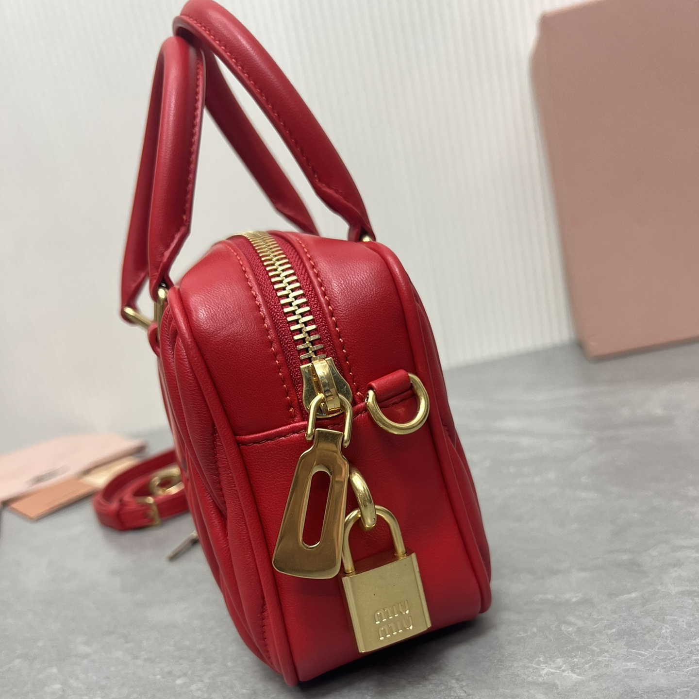 高仿miumiu繆繆TooPretty系列5BB123保齡球手袋紅色