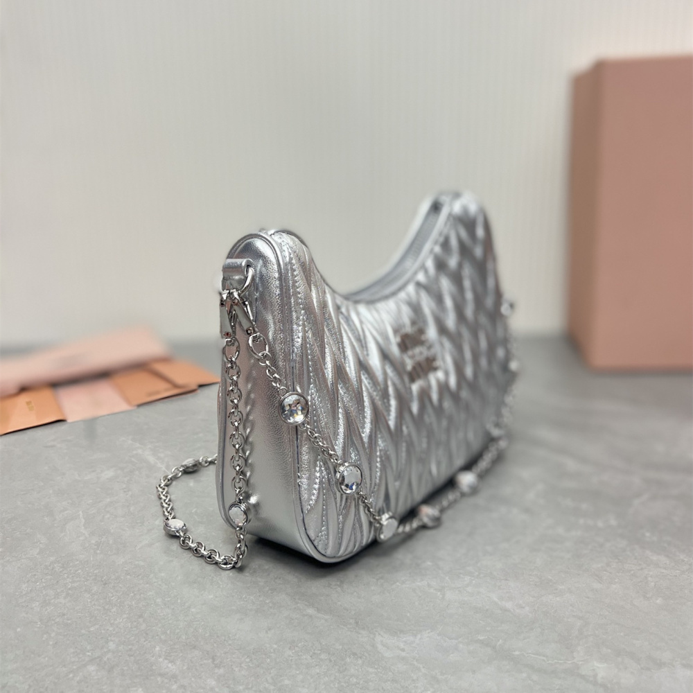 高仿miumiu繆繆*5BH211單肩包銀色水晶鏈免檢版