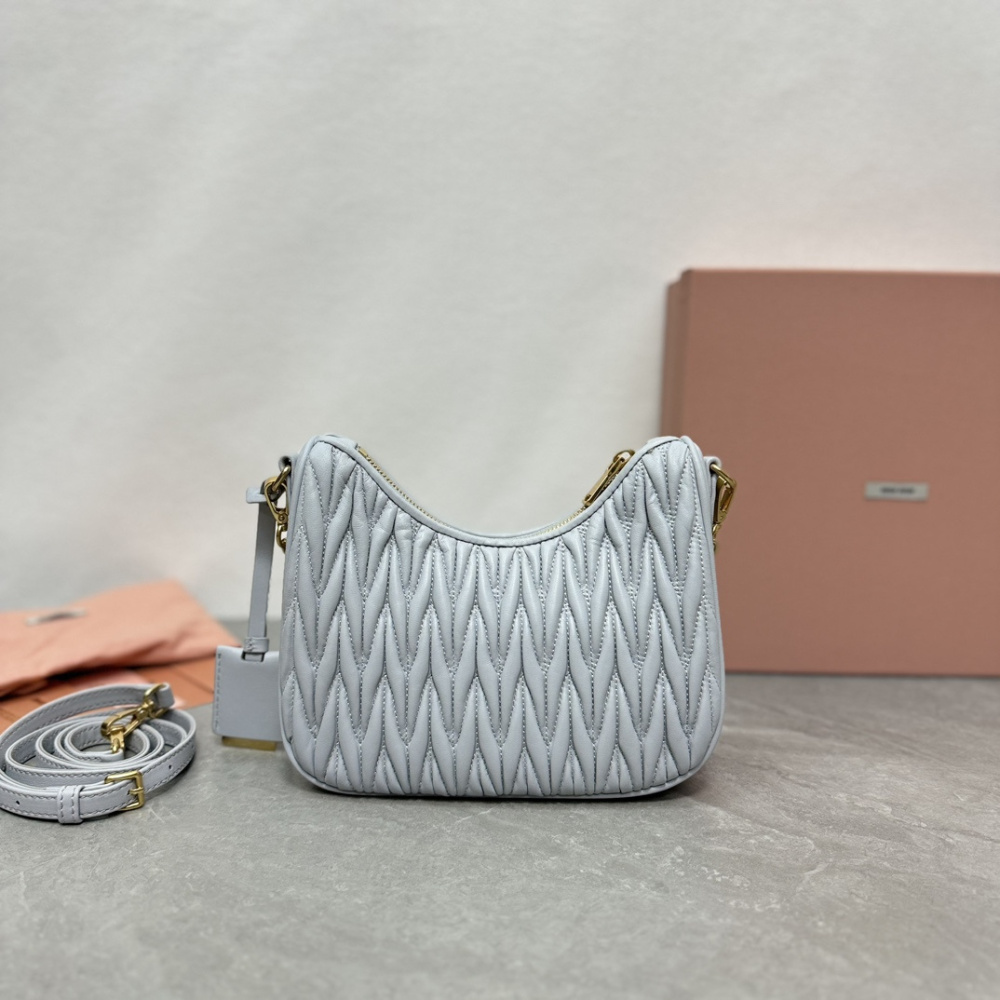 高仿miumiu繆繆*5BH211單肩包藍色免檢版