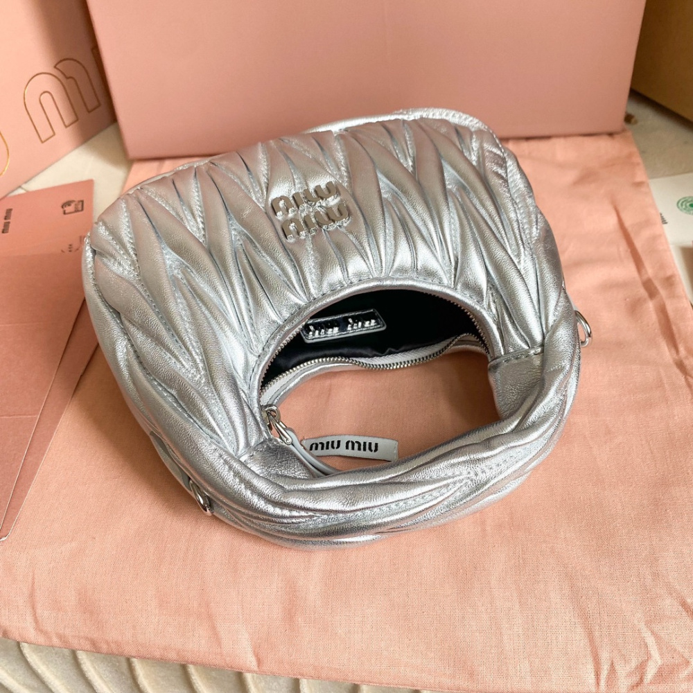 高仿miumiu繆繆*5BP078Mini單肩包銀色免檢版