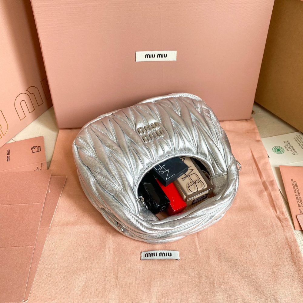 高仿miumiu繆繆*5BP078Mini單肩包銀色免檢版