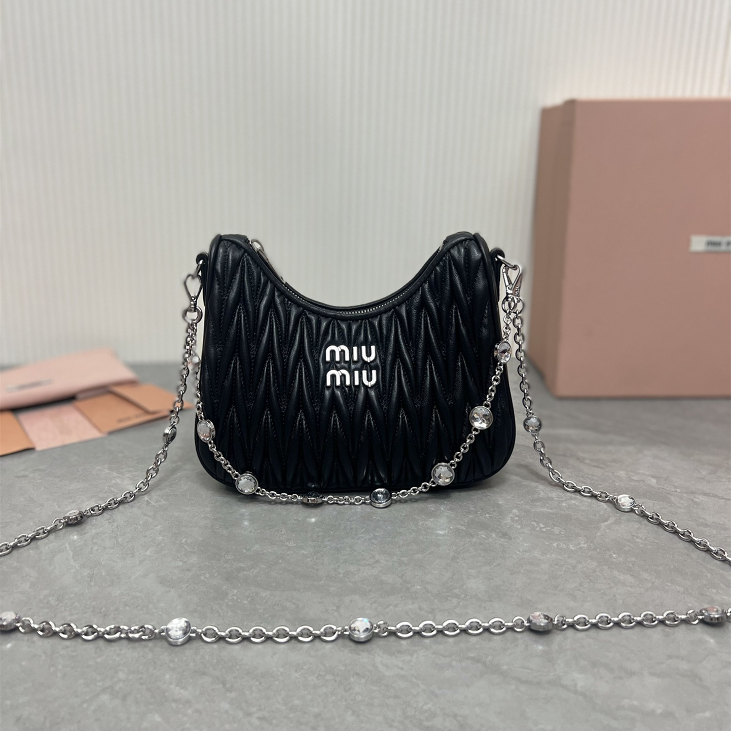 高仿miumiu繆繆*5BH211單肩包黑色水晶鏈免檢版