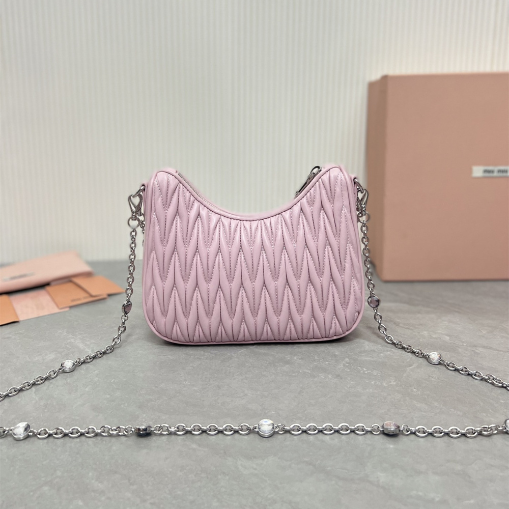 高仿miumiu繆繆*5BH211單肩包粉色水晶鏈條肩帶免檢版