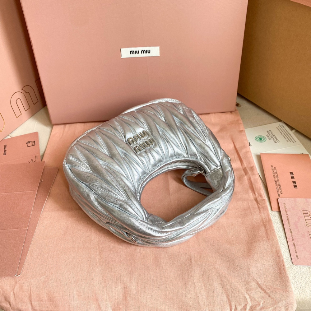 高仿miumiu繆繆*5BP078Mini單肩包銀色免檢版