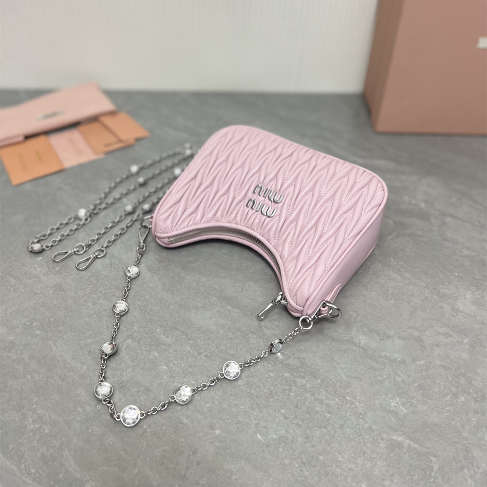 高仿miumiu繆繆*5BH211單肩包粉色水晶鏈條肩帶免檢版