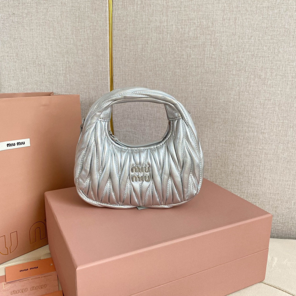 高仿miumiu繆繆*5BP078Mini單肩包銀色免檢版