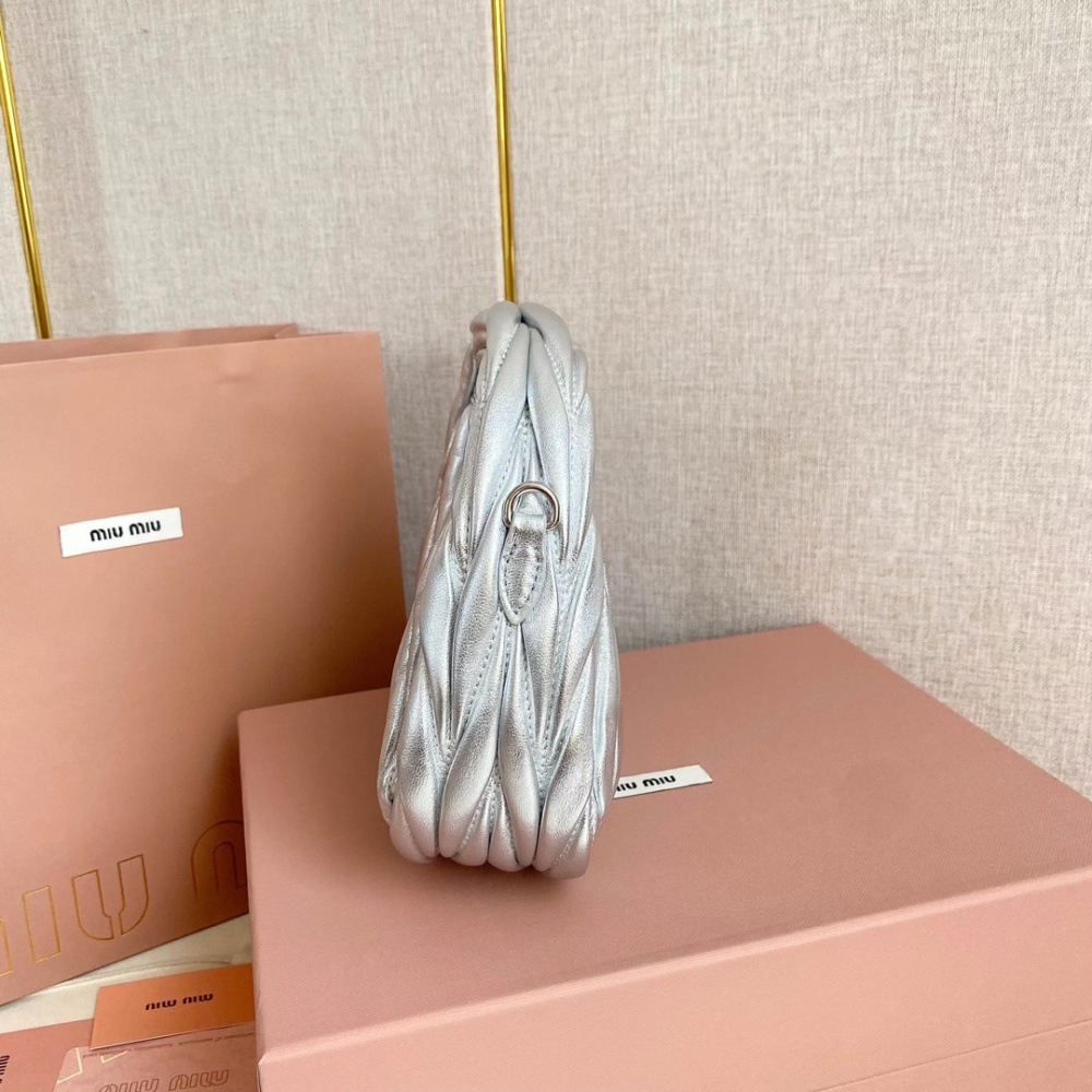高仿miumiu繆繆*5BP078Mini單肩包銀色免檢版