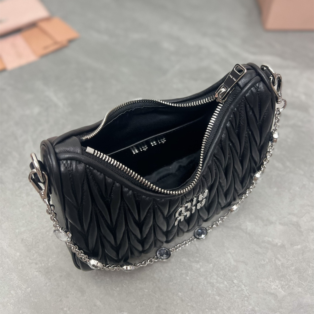 高仿miumiu繆繆*5BH211單肩包黑色水晶鏈免檢版